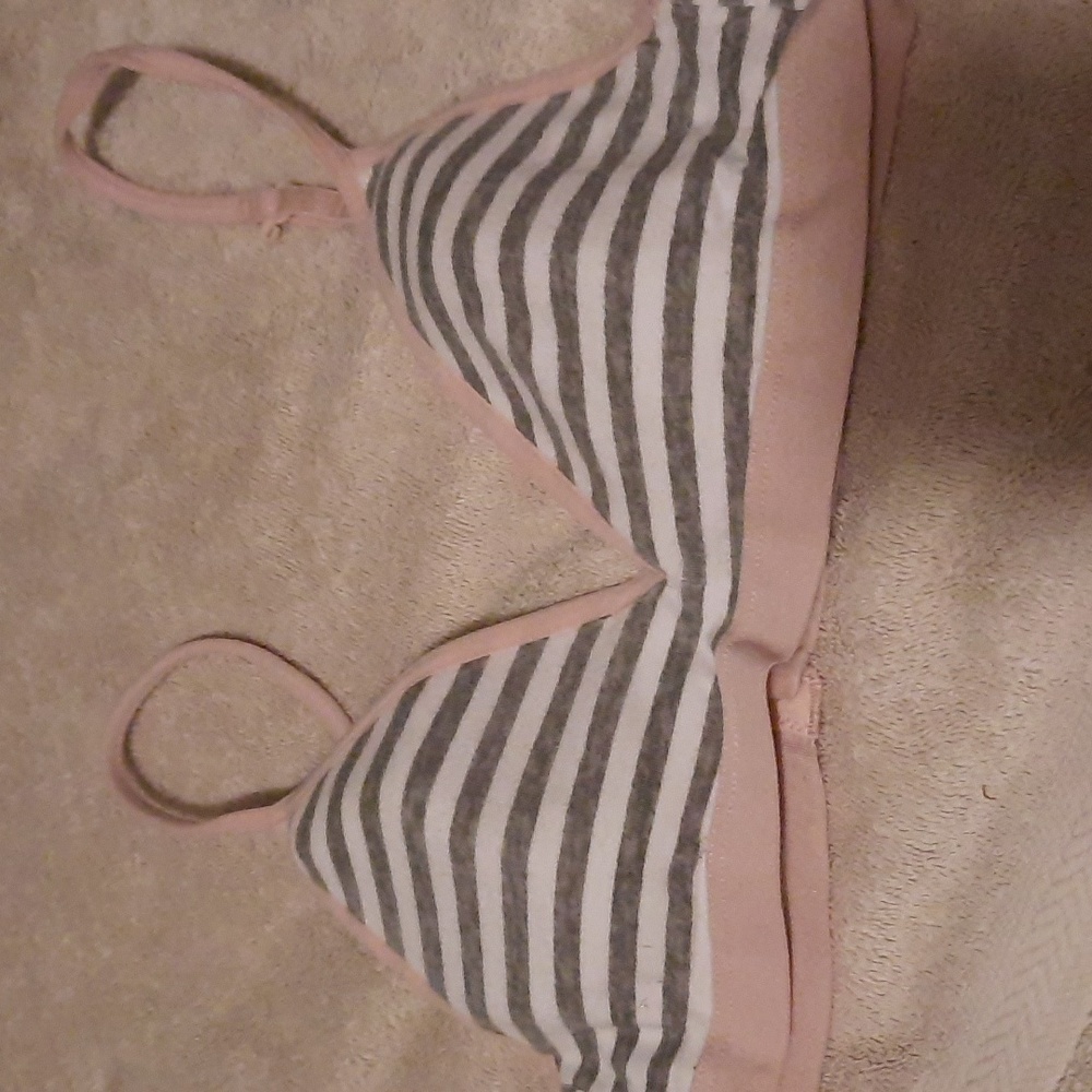 Bras - Picture 8 of 16